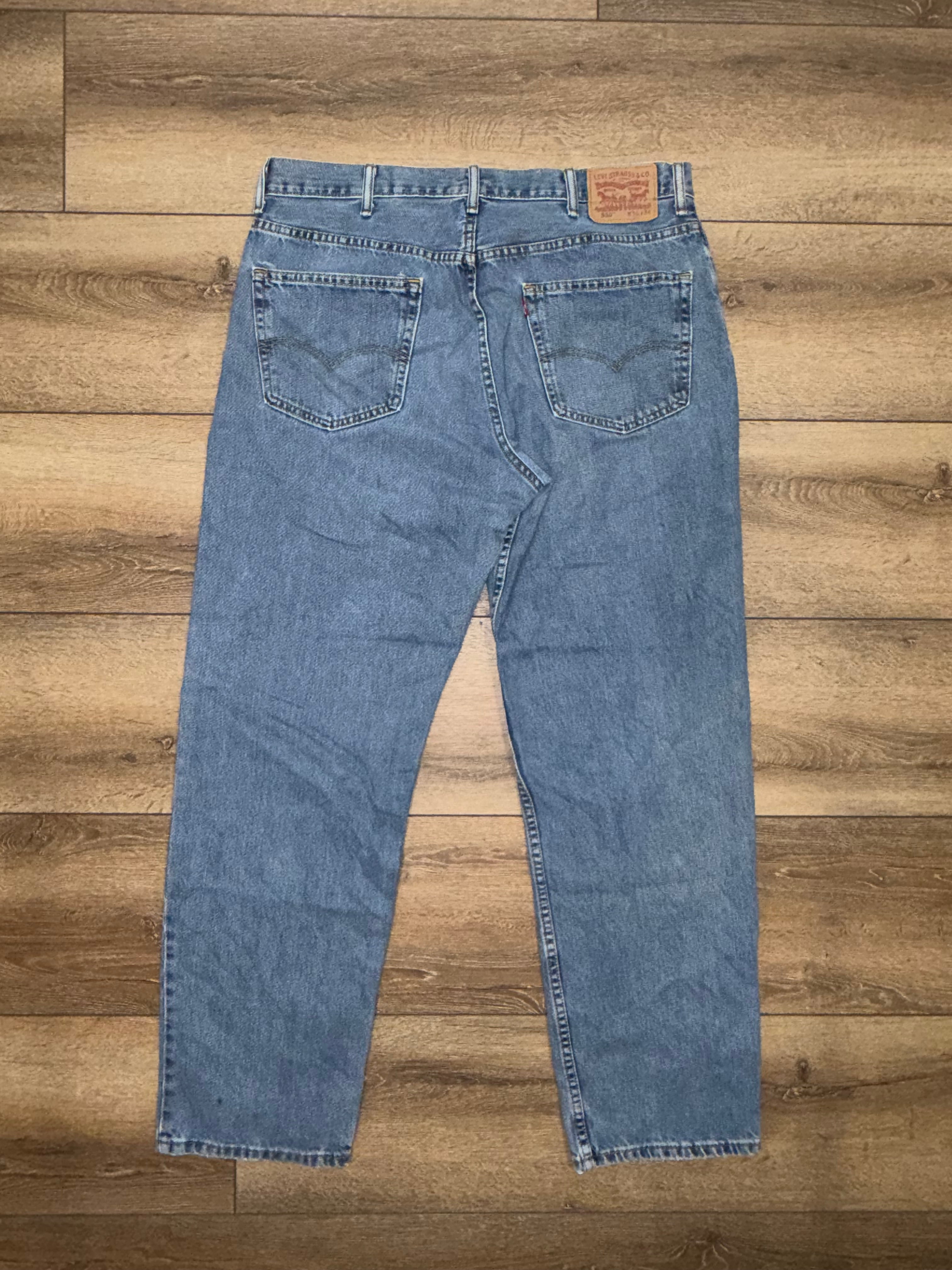 Early 2000s Levi's 550 Jeans (38x34)