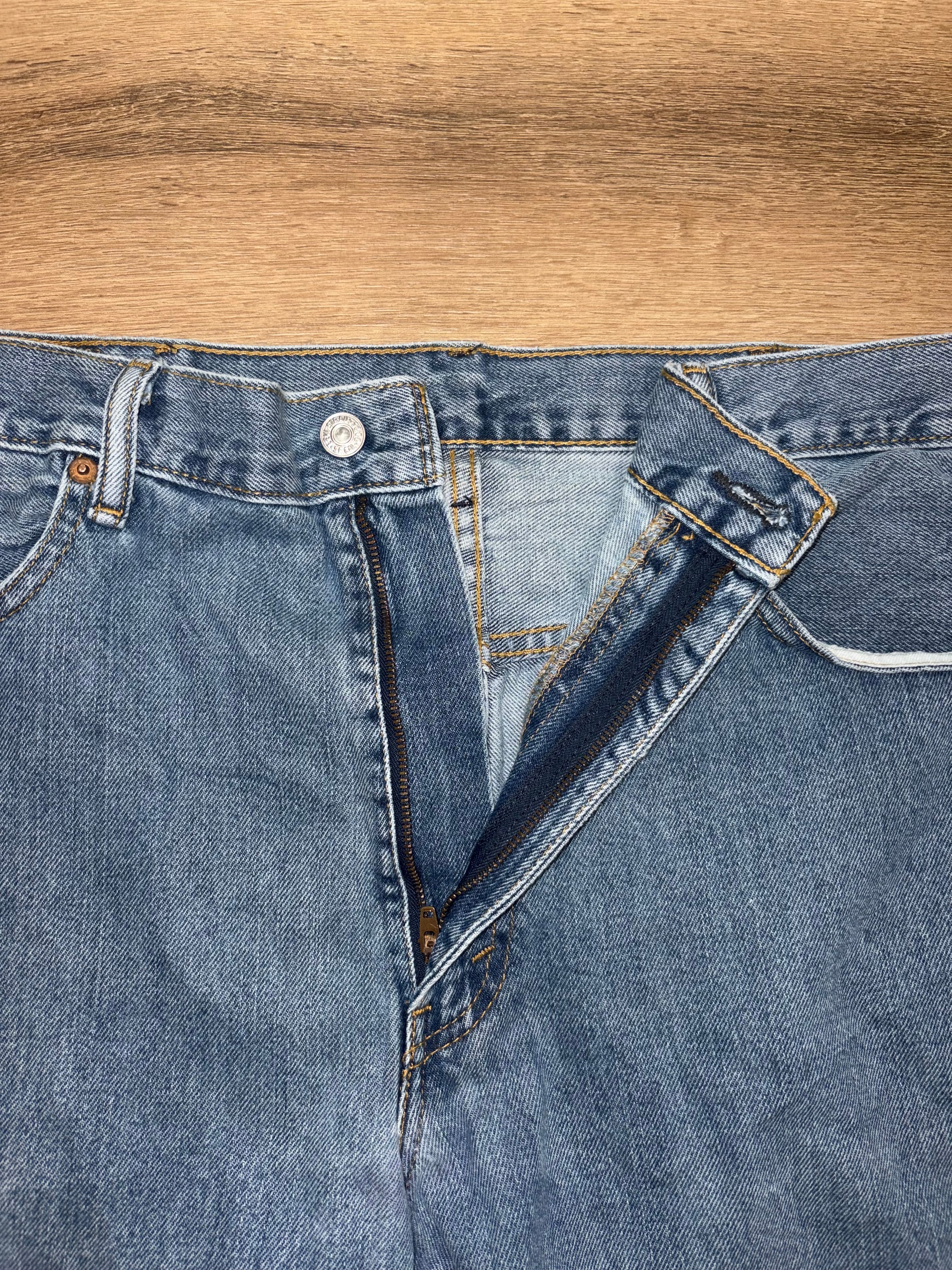 Early 2000s Levi's 550 Jeans (38x34)