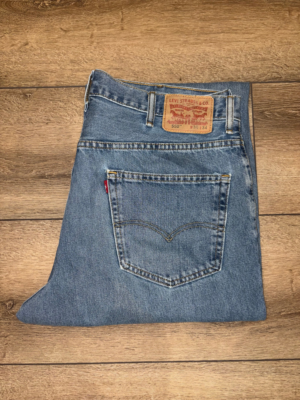 Early 2000s Levi's 550 Jeans (38x34)